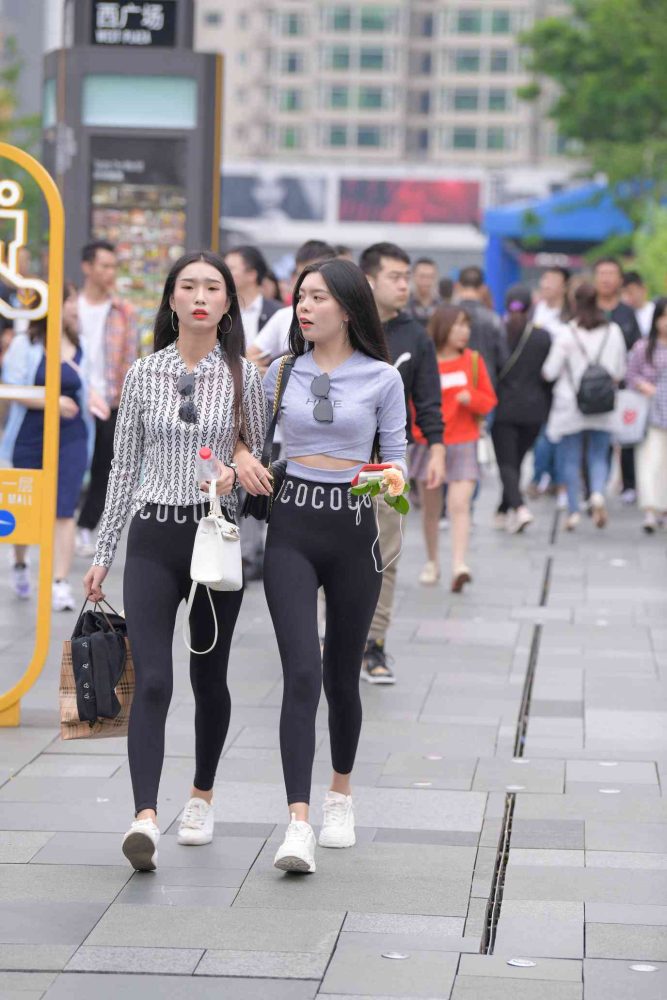 【免费】逛街的两个瑜伽裤姑娘【40P】04030-华仔美图