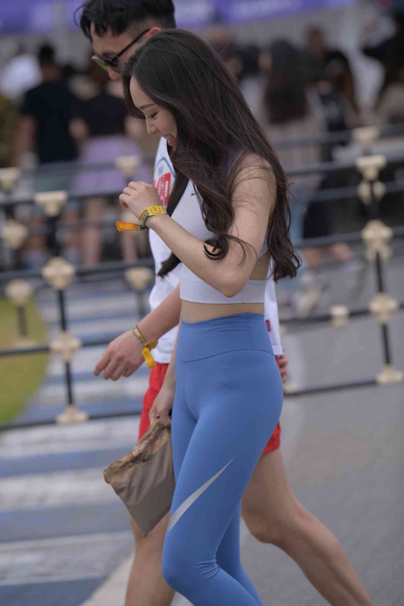 图片[1]-陪男朋友逛街的瑜伽裤女孩【74P】04034-华仔美图