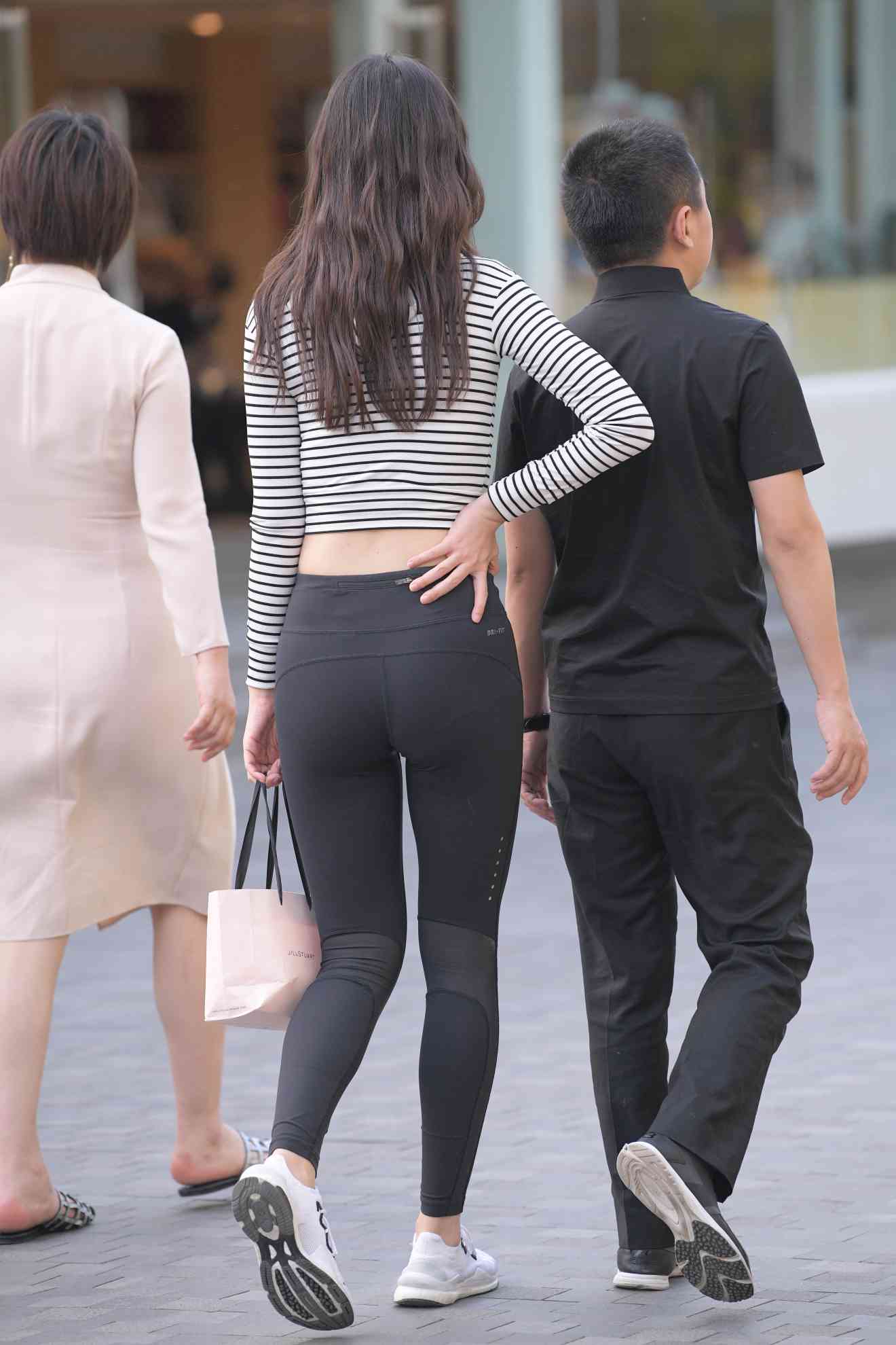 图片[3]-【免费】逛街的瑜伽裤女人【23P】04033-华仔美图