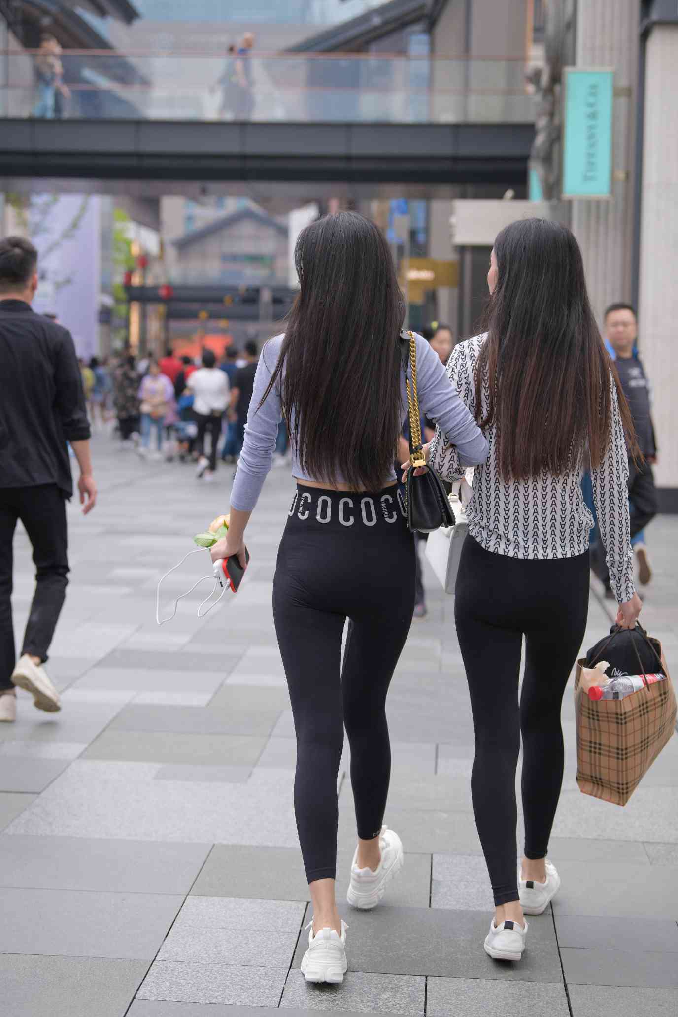 图片[3]-【免费】逛街的两个瑜伽裤姑娘【40P】04030-华仔美图