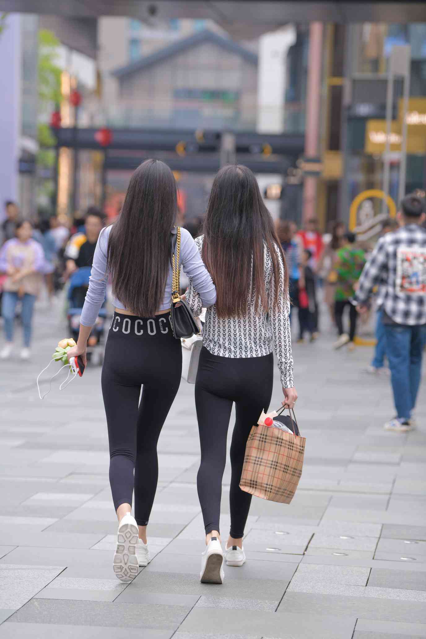 图片[4]-【免费】逛街的两个瑜伽裤姑娘【40P】04030-华仔美图