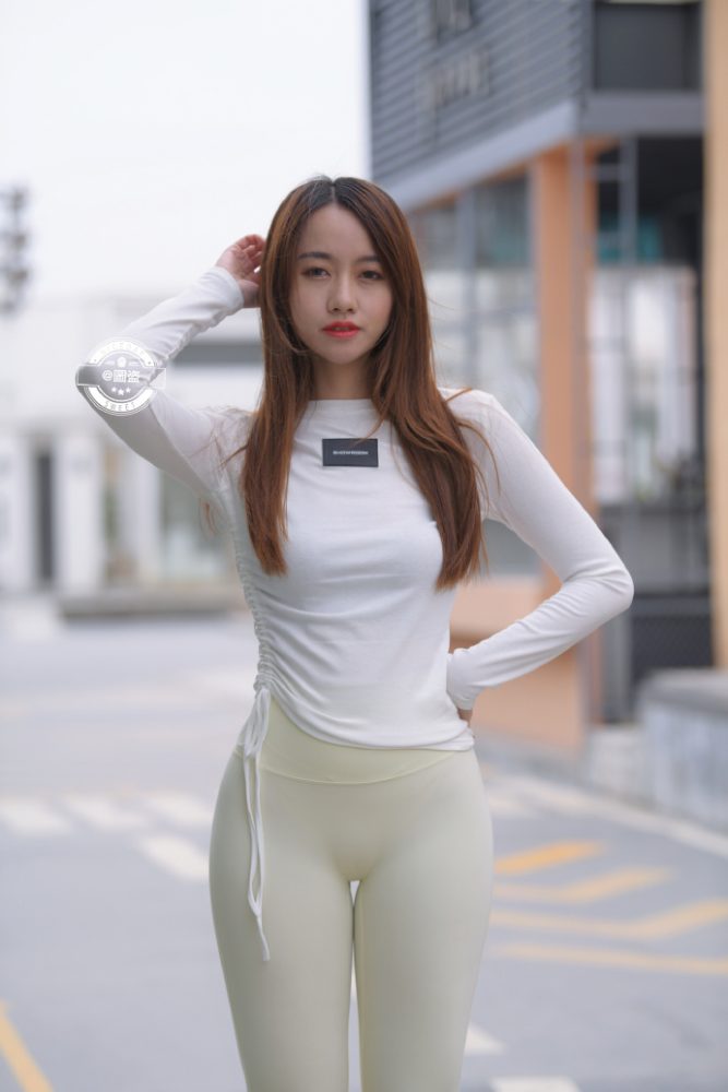 漂亮的白色瑜伽裤女孩 J1441 696P1V-21.4GB-华仔美图