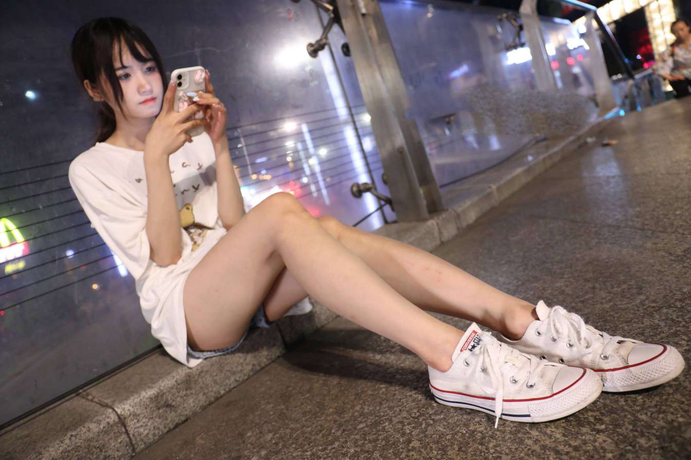 图片[3]-KTV里唱歌的长腿帆布鞋女孩【102P】20015-华仔美图