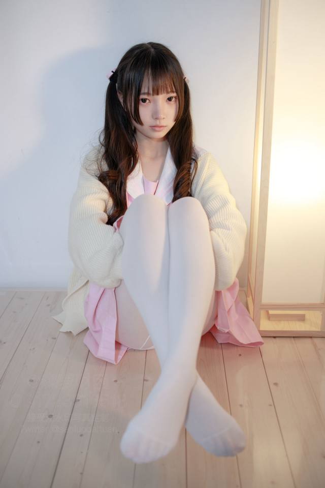 好像有什么心事的白丝双马尾女孩【59P】20022-华仔美图