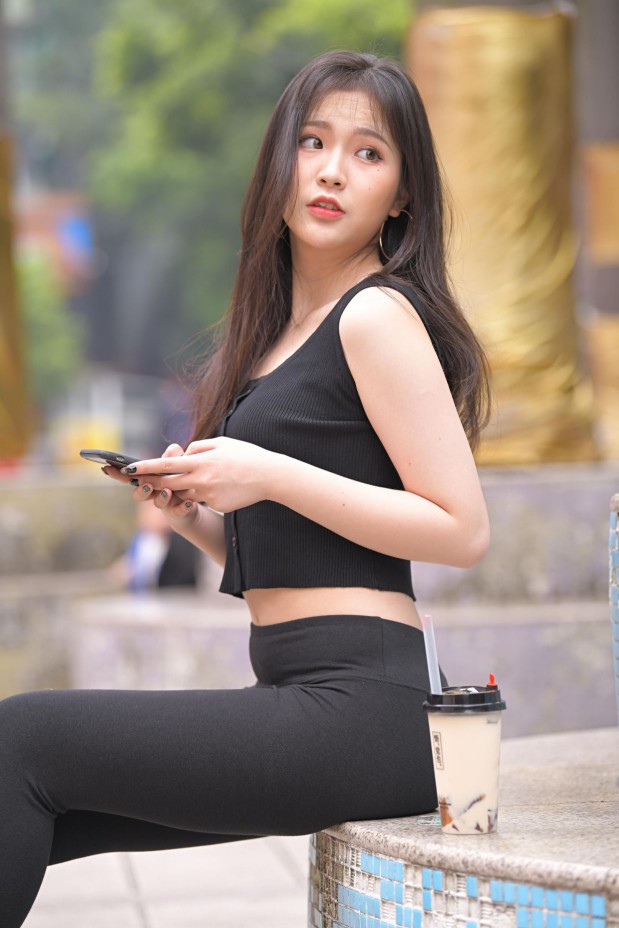 喝奶茶的黑色瑜伽裤长发姑娘【376P】00055-华仔美图