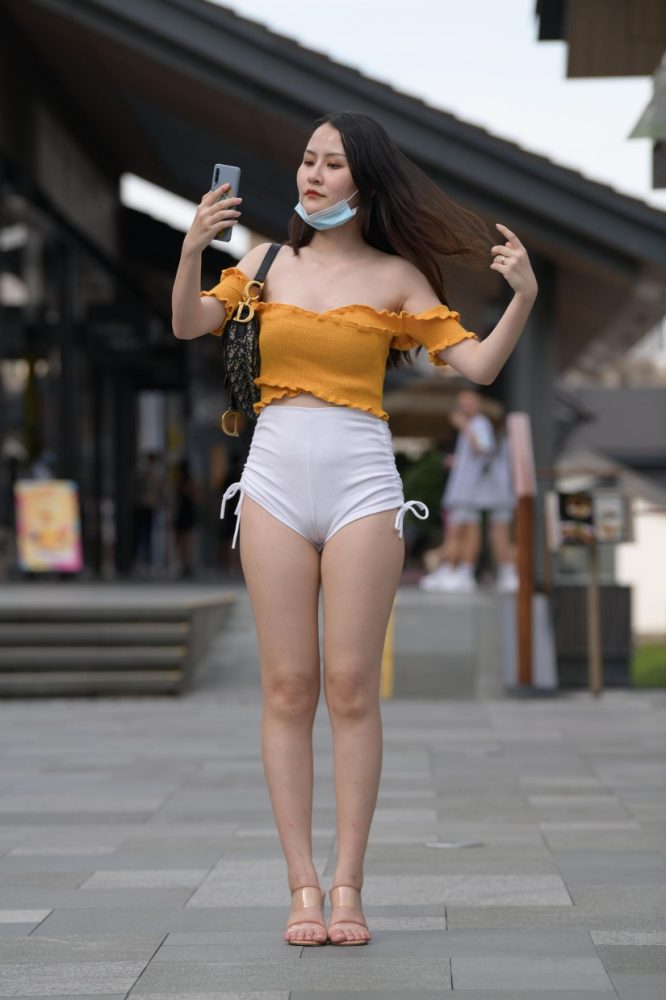 高腰白色短裤的漂亮女孩【767P】00065-华仔美图