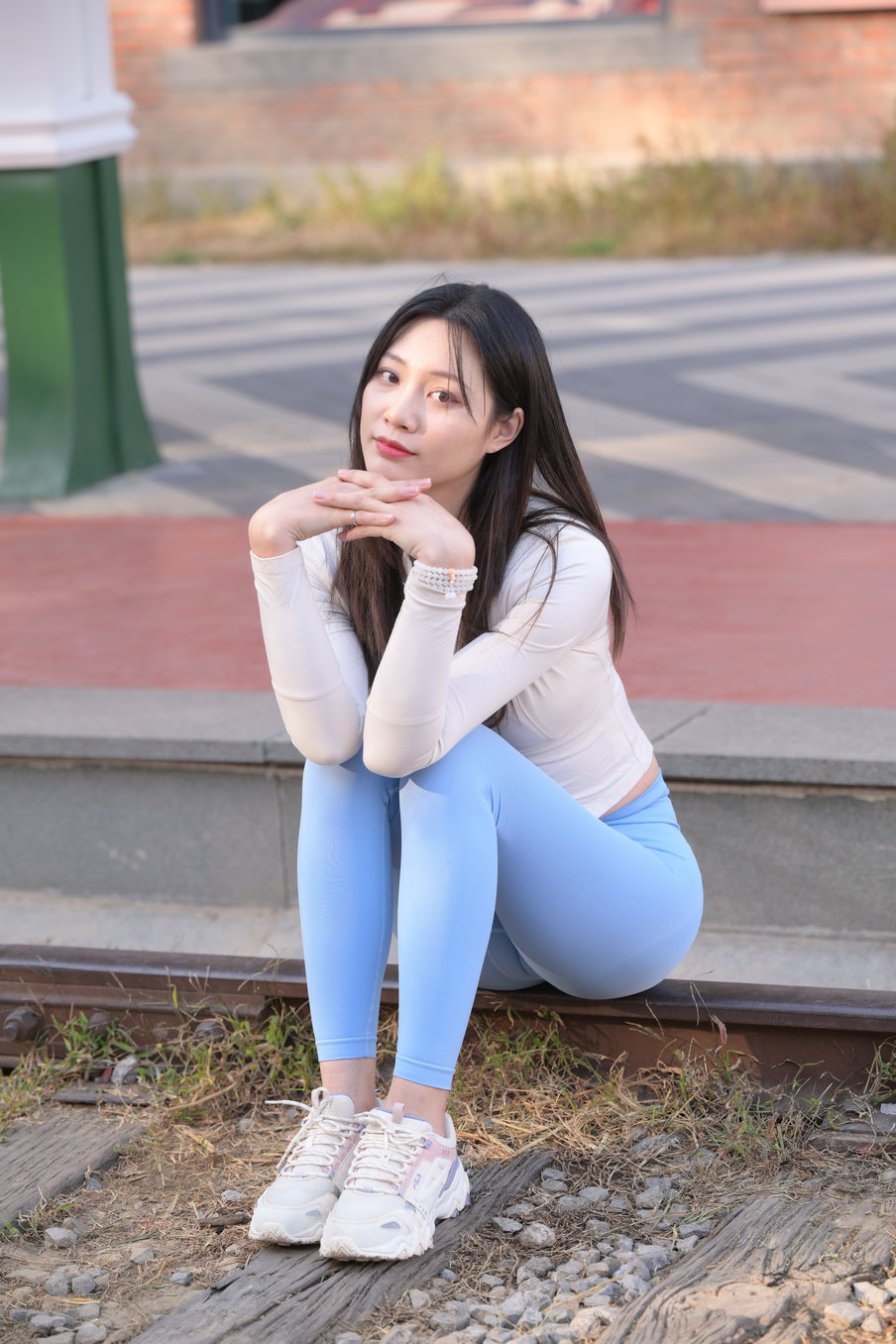 图片[2]-在路边休息的瑜伽裤女孩 J3435 558P-10.8GB-华仔美图