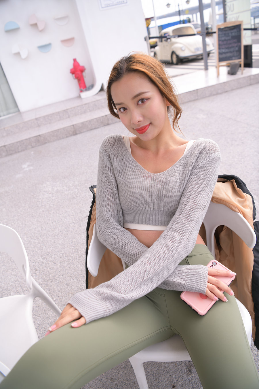 图片[2]-非常可爱的瑜伽裤女孩坐在凳子上 J1520 998P1V-26.5GB-华仔美图