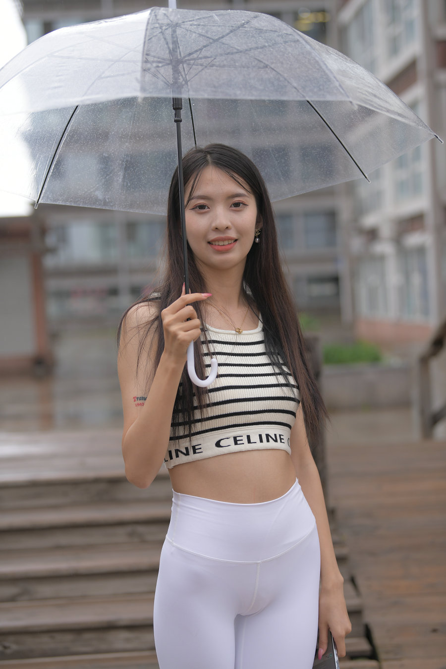 图片[1]-打伞的白色瑜伽裤女孩J2986 622P1V-22.06GB-华仔美图