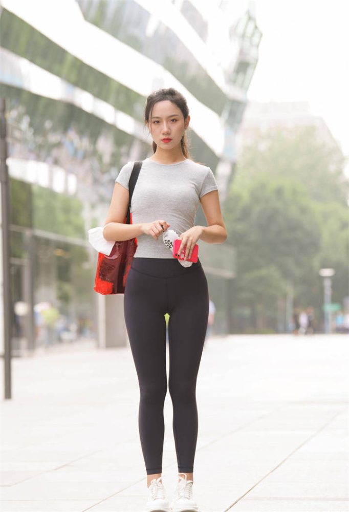 图片[1]-落落大方的瑜伽裤小女人J2221 760P1V-23.7GB-华仔美图