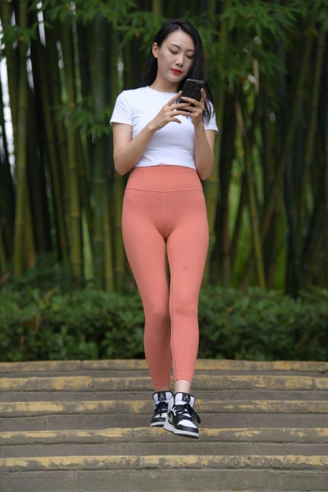 图片[1]-时尚的橘色瑜伽裤女人 J1935 496P1V-20.8GB-华仔美图