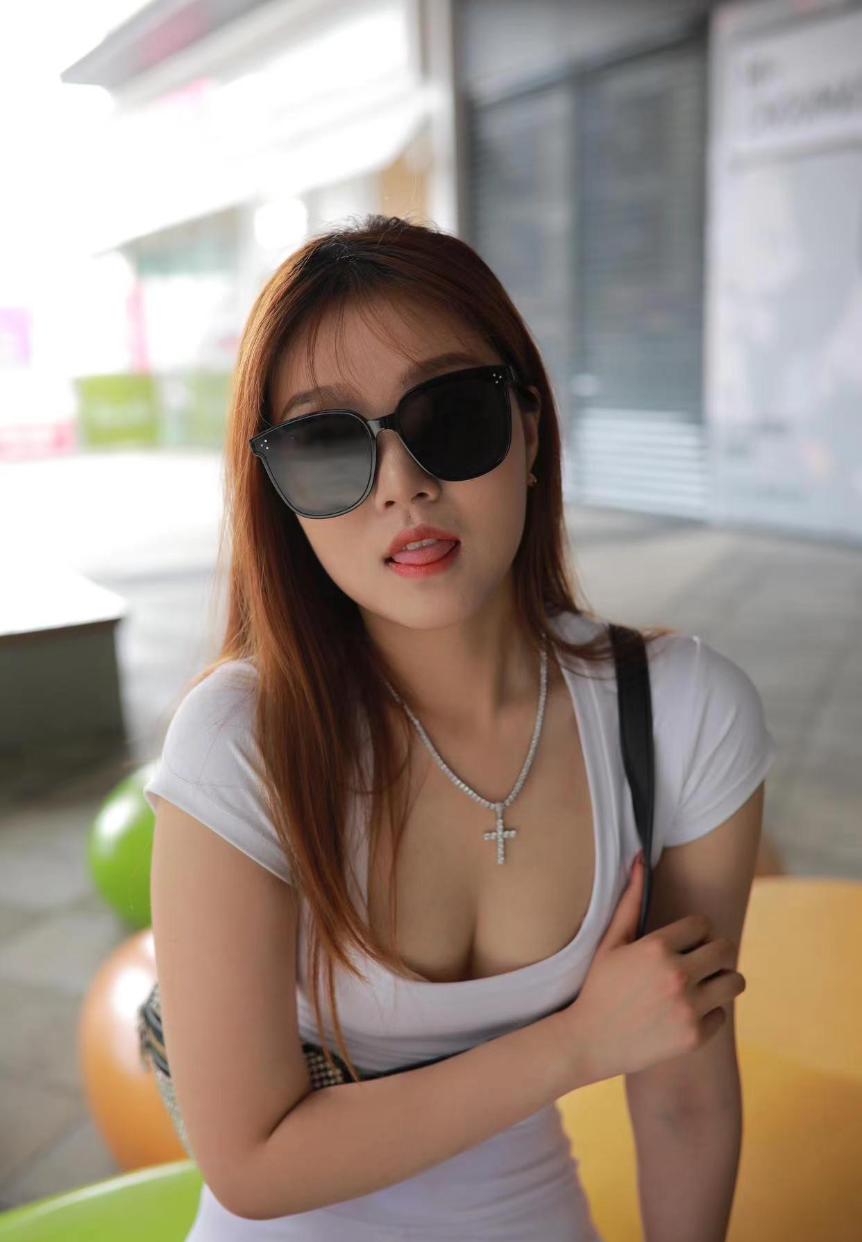 图片[1]-看上去拽拽的瑜伽裤女孩 J1695 425P1V-14.0GB-华仔美图