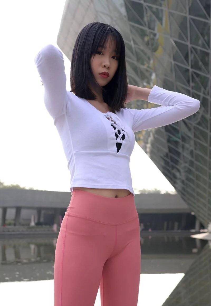 图片[1]-粉色瑜伽裤年轻女孩 J1311 417P17V-14.9GB-华仔美图