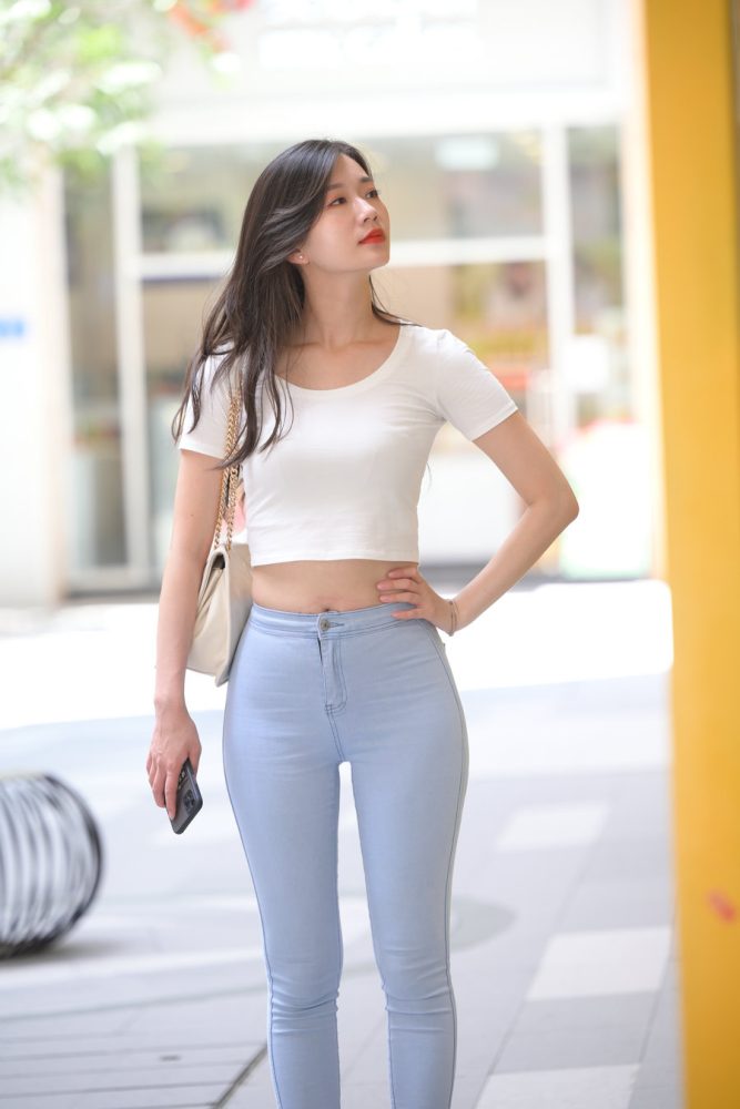 图片[2]-正在逛街的紧身牛仔裤女孩J1815 1112P1V-30.2GB-华仔美图