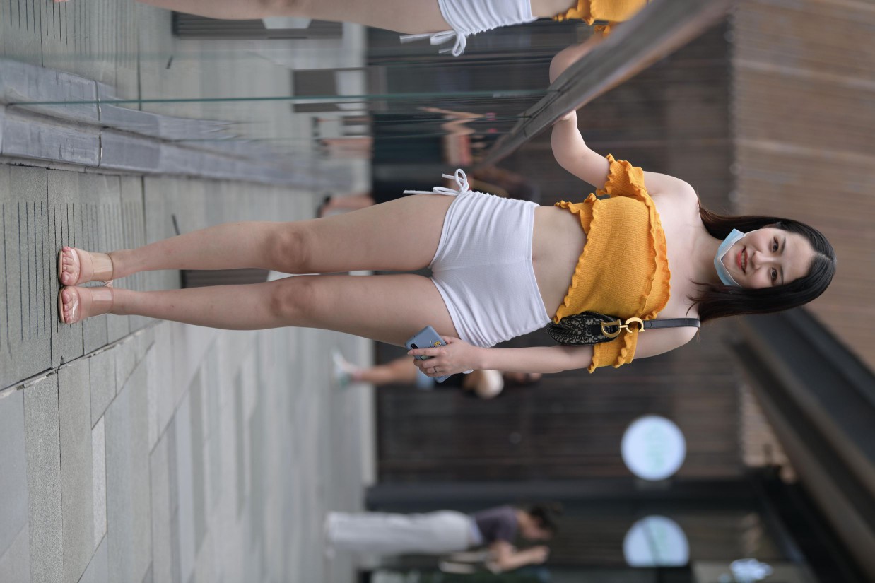 图片[2]-高腰白色短裤的漂亮女孩【767P】00065-华仔美图