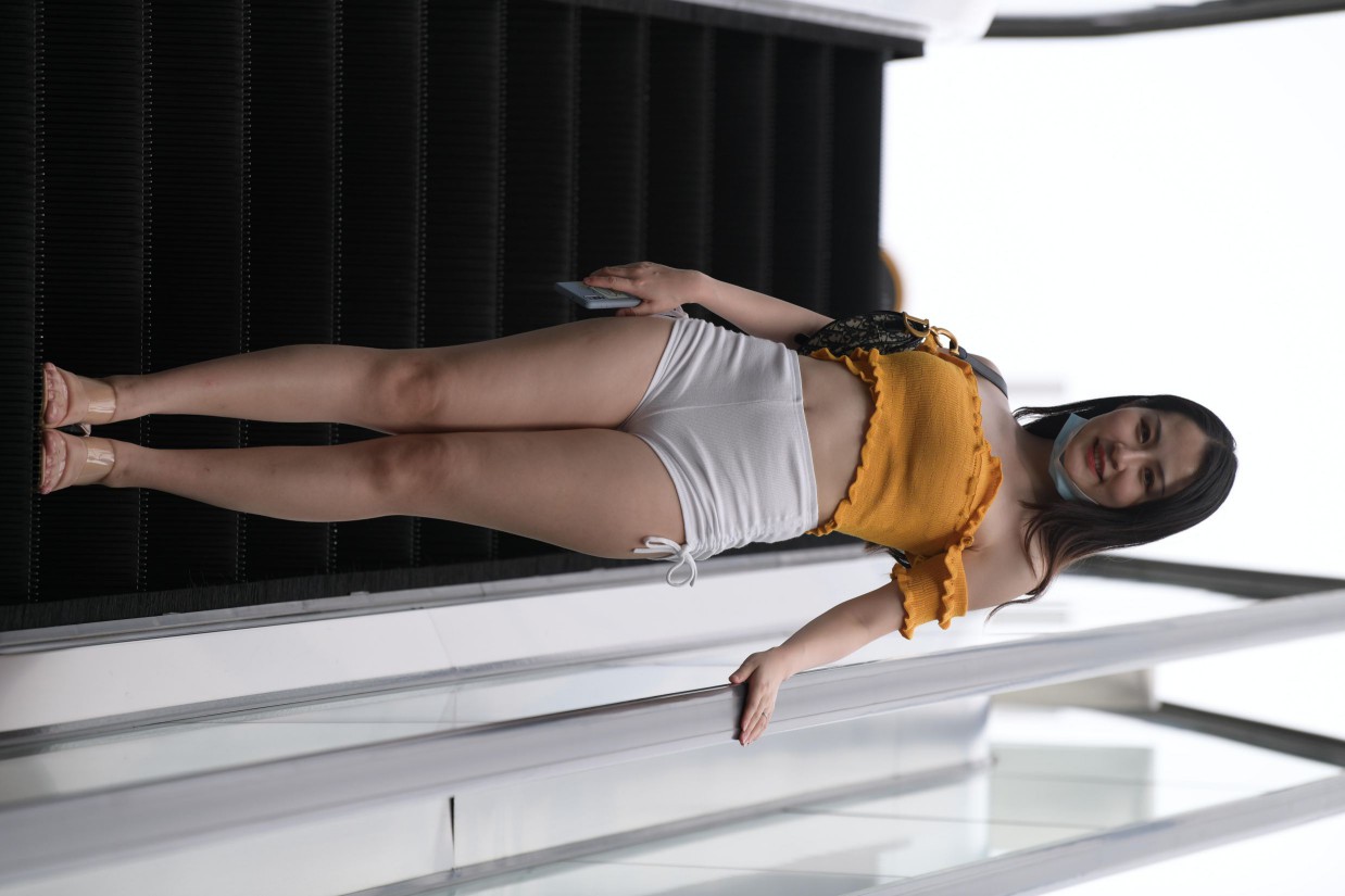 图片[4]-高腰白色短裤的漂亮女孩【767P】00065-华仔美图
