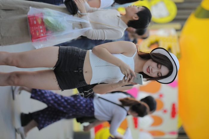 非常时尚阳光的牛仔热裤女孩【808P】00064-华仔美图