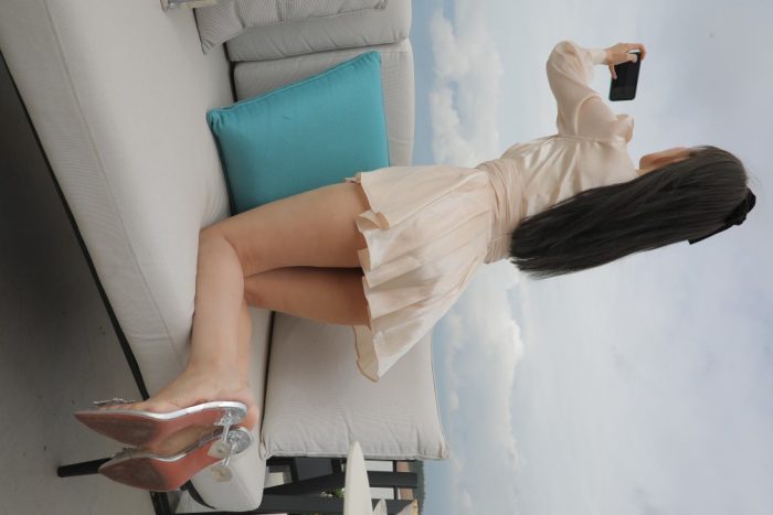 戴黑色蝴蝶结的长发女孩【369P】00027-华仔美图