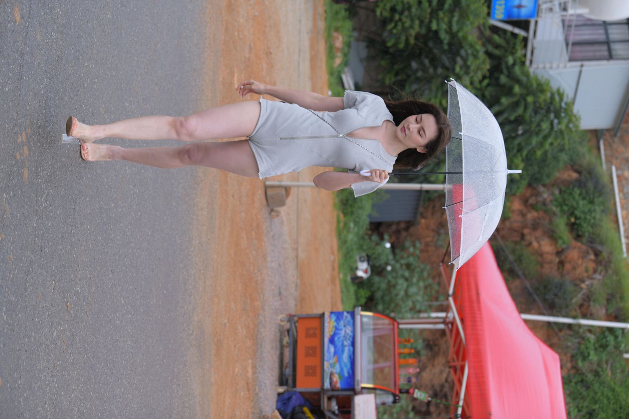 图片[4]-阴雨天在海边骑车的长发女人【156P】00044-华仔美图