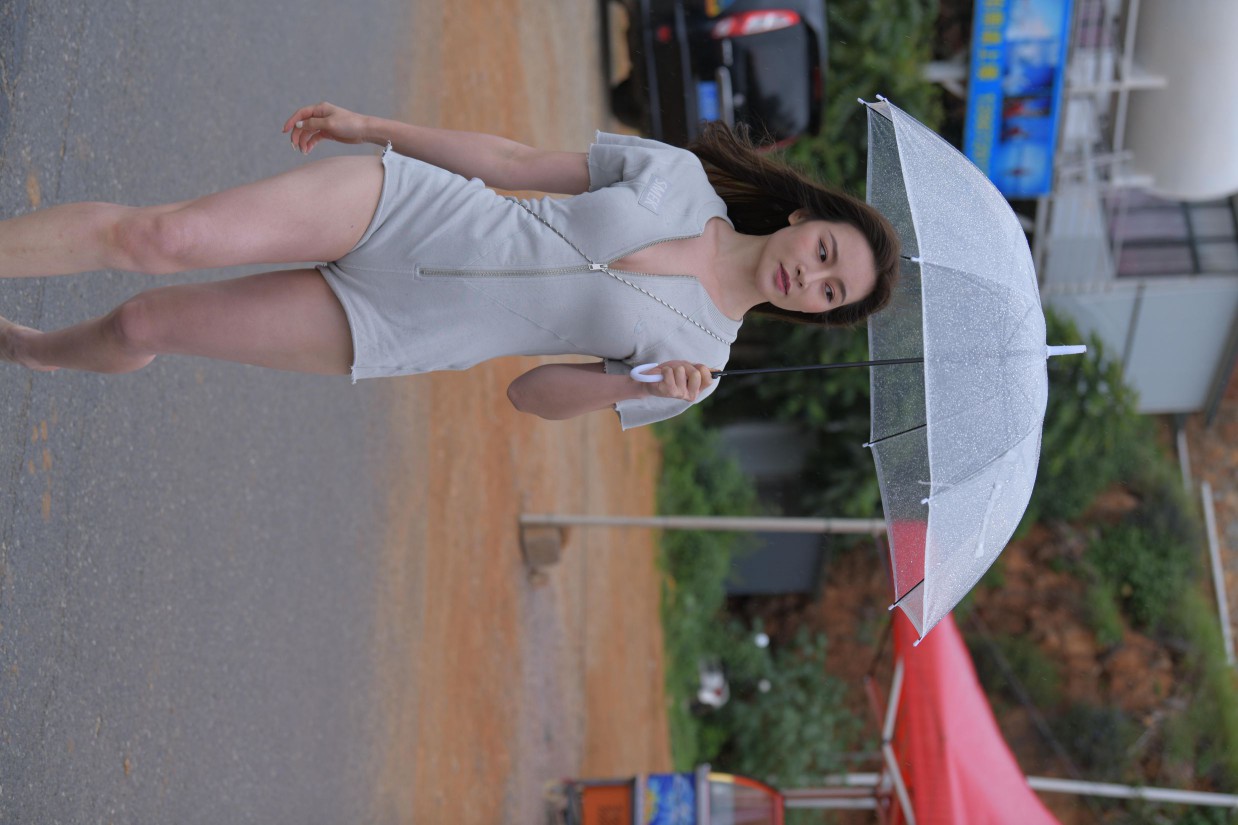 图片[5]-阴雨天在海边骑车的长发女人【156P】00044-华仔美图