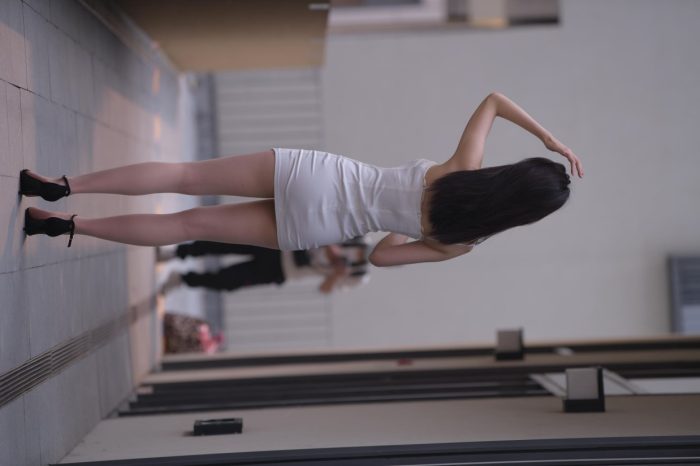 长发女孩紧身短裙特别显身材【245P】00040-华仔美图
