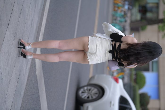 长发飘飘的白色热裤美丽女孩【49P】00029-华仔美图