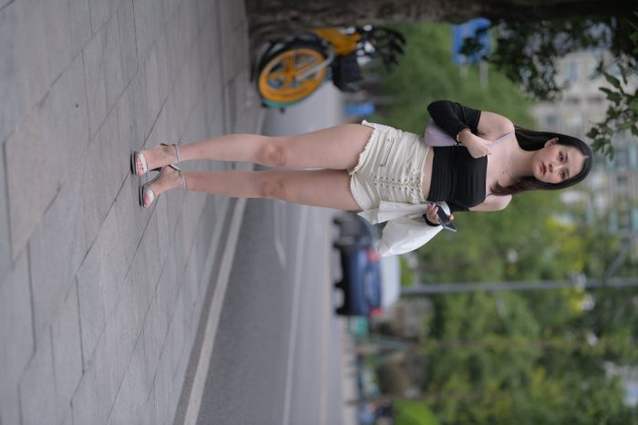长发飘飘的白色热裤美丽女孩【49P】00029-华仔美图