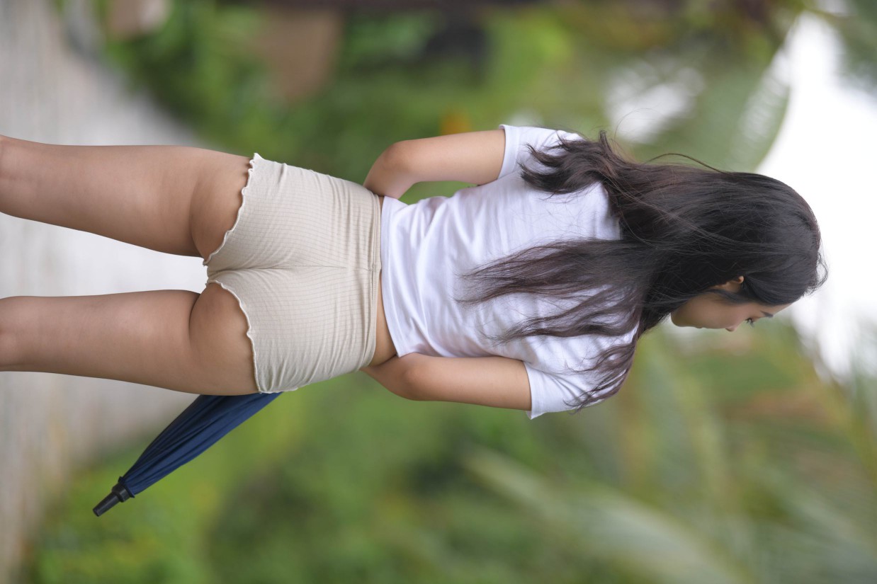 图片[4]-在郊外的长发热裤姑娘【388P】00022-华仔美图