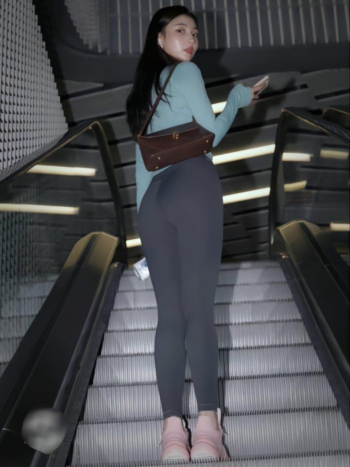 晚上逛商场的瑜伽裤漂亮女孩J2244 225P2V-15.1GB-华仔美图