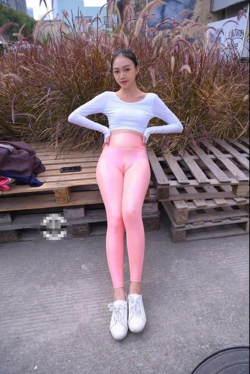 图片[2]-粉色紧身裤漂亮女孩 J1433 749P1V-20.0GB-华仔美图