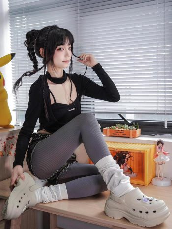图片[9]-牛仔热裤+灰丝姑娘玩自拍-华仔美图