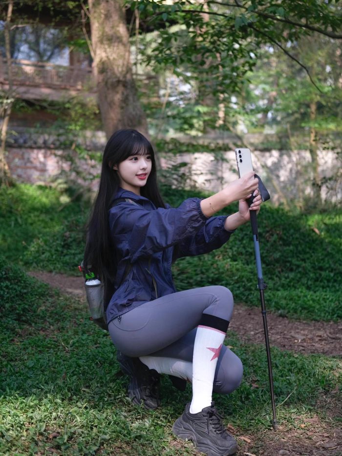 爱爬山的瑜伽裤MM，太甜美了！~-华仔美图