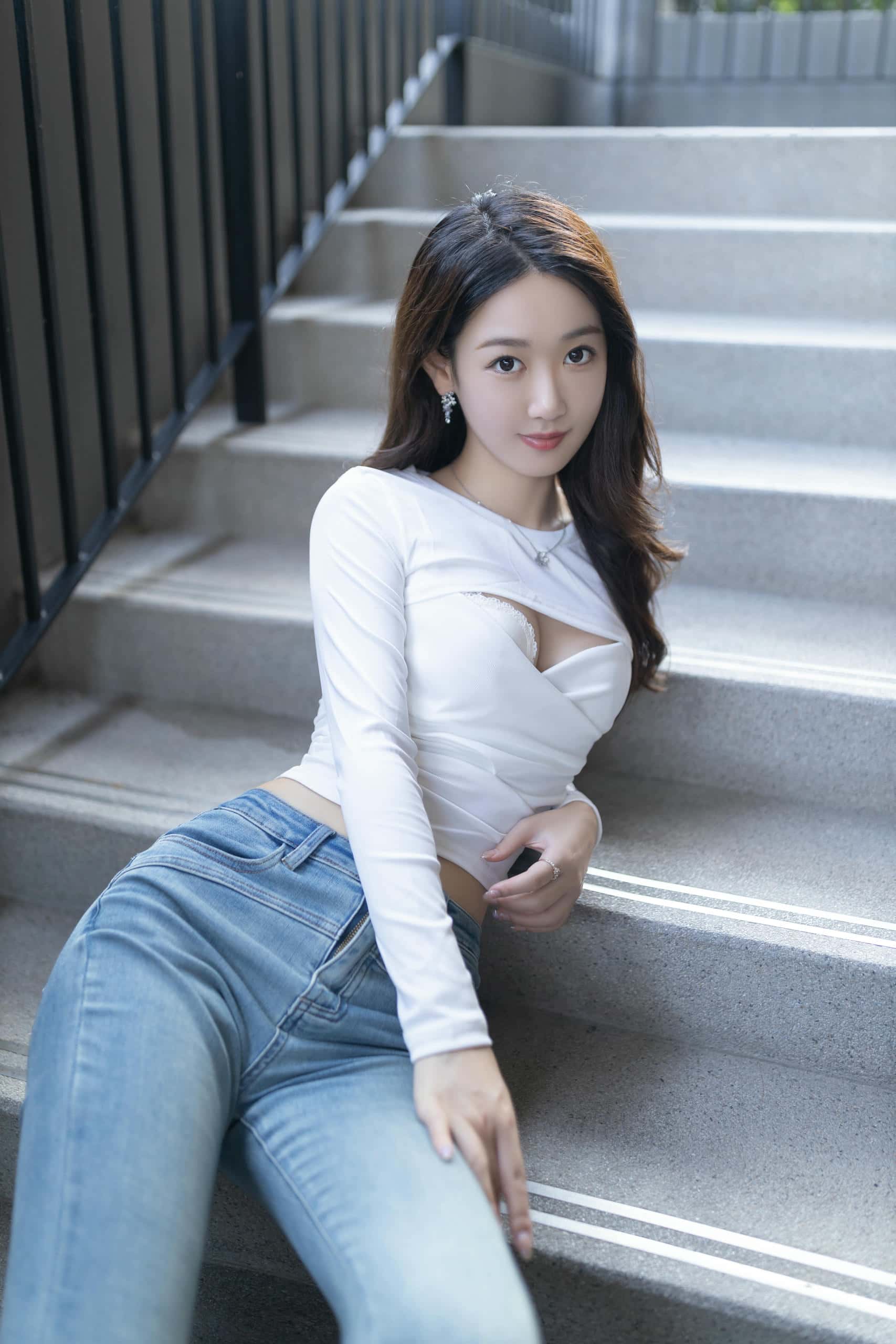 图片[4]-唐安琪 – 户外牛仔裤写真 【40P】P25226-华仔美图