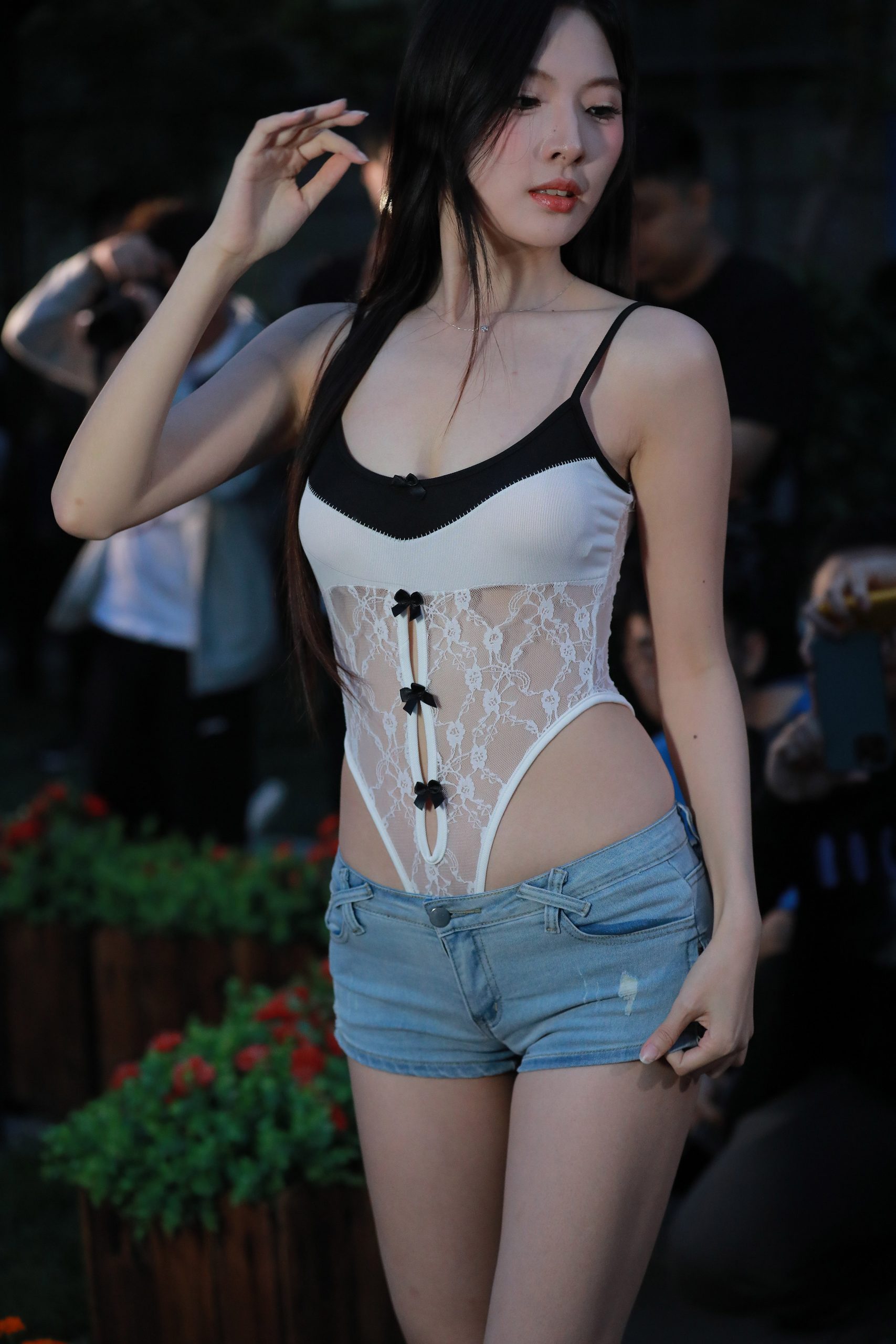 图片[1]-甜美牛仔短裤-华仔美图