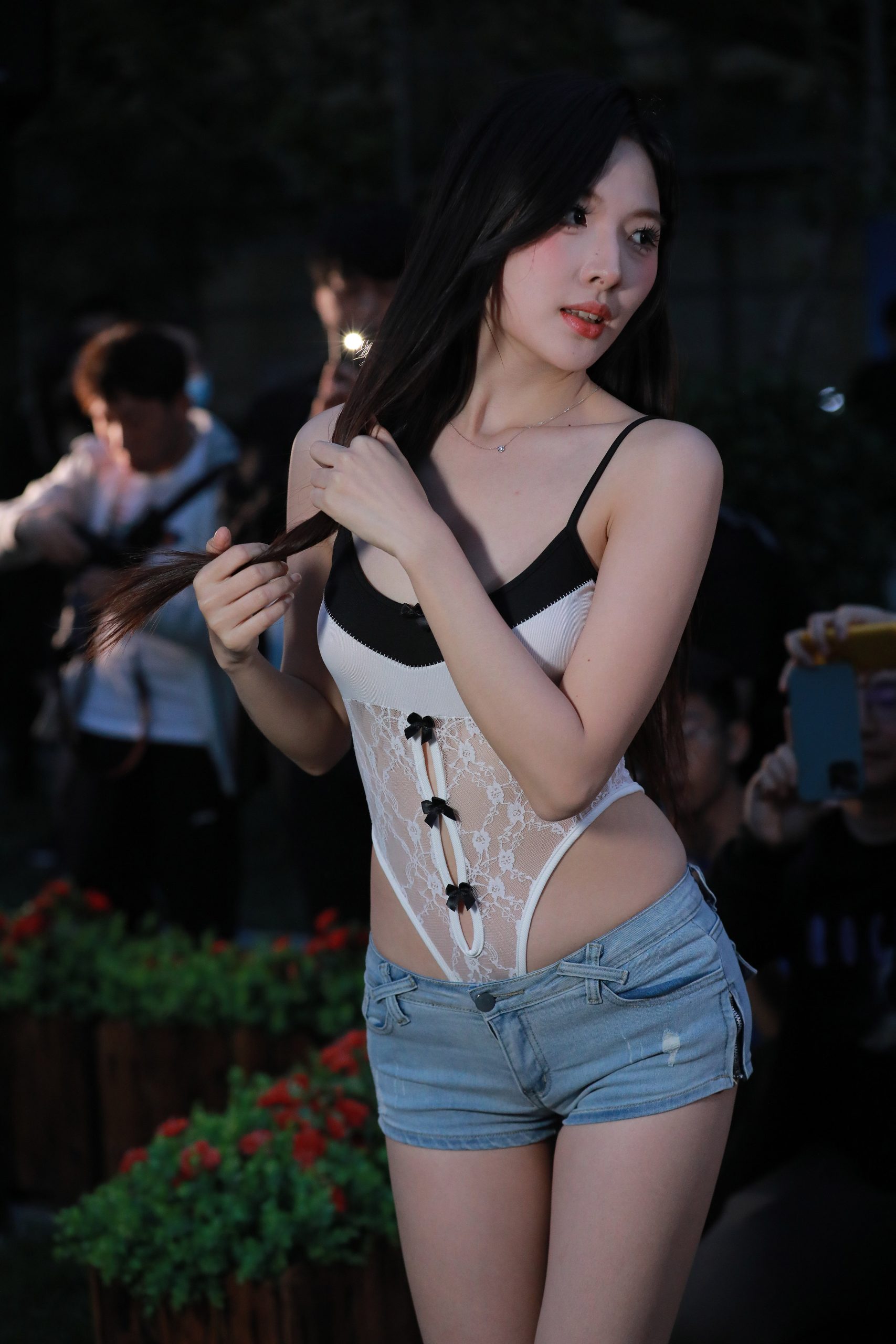 图片[2]-甜美牛仔短裤-华仔美图